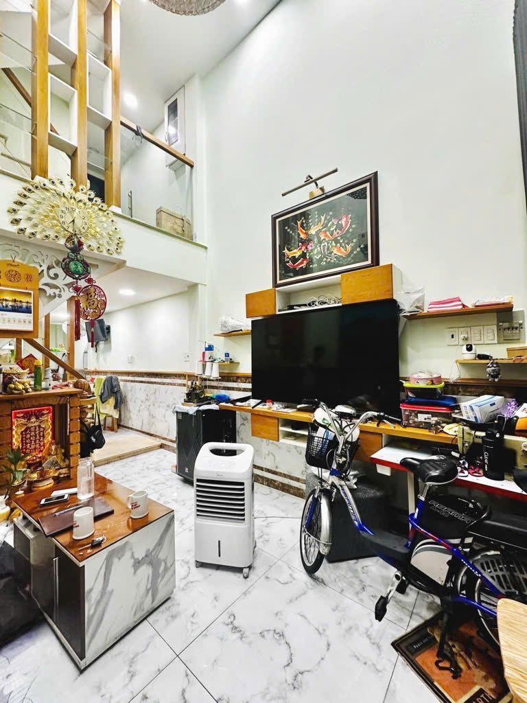 Nhà Ngô Gia Tự, Quận 10, 5 tầng BTCT, 40m2, hẻm xe hơi, 8.x tỷ